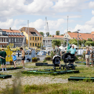 Minigolf om sommeren i Kanalbyen